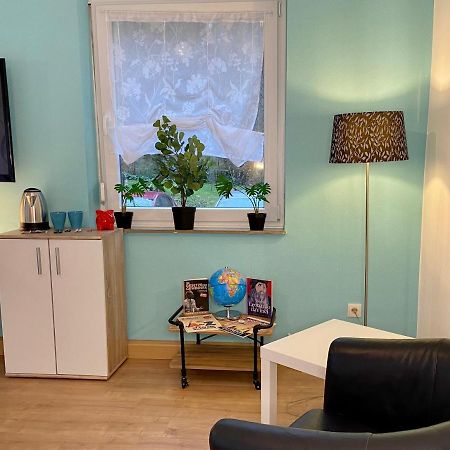 Privatzimmer Im Apartment - Apple Tv Netflix Kingsize Bett Arbeitsplatz Naehe Hbf Coblença Exterior foto